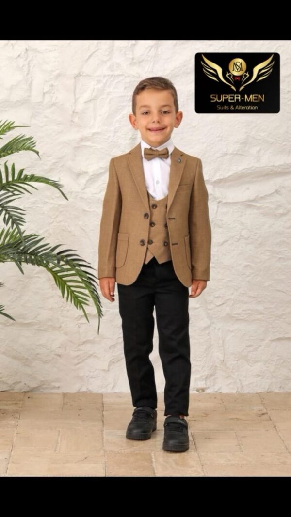 Light brown Tuxedo